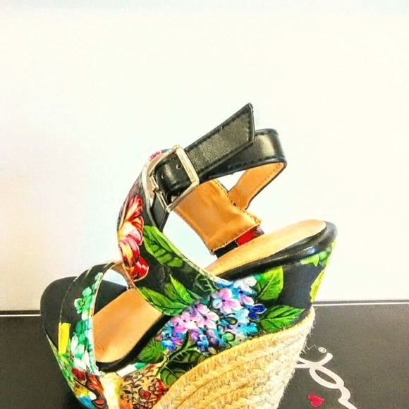 NWE! Black Colorful Wedge Heel! - Picture 3 of 12